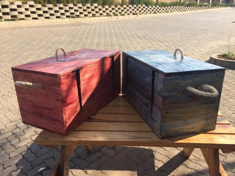 toy box out of pallets