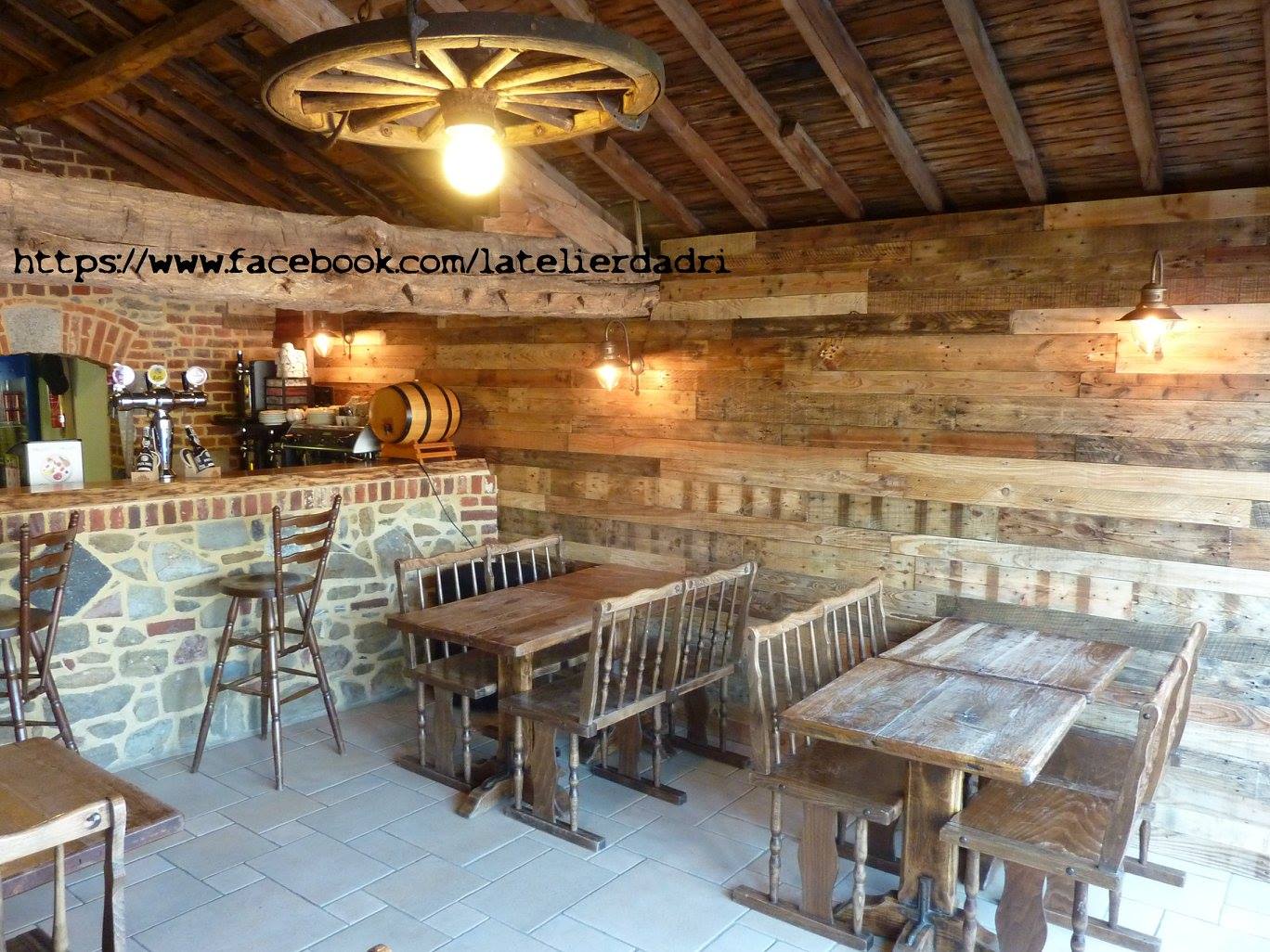 Bar-Décoration-Murale-Avec-Les-Palettes-en-Bois-4