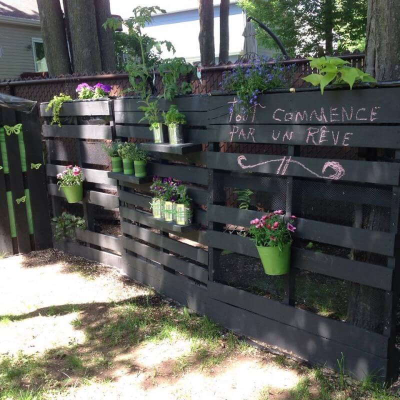 Pallets Decorated Garden 