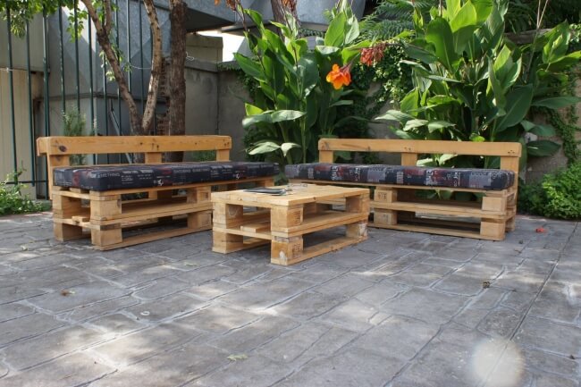 Pallet Garden Couch with Table | Pallet Ideas